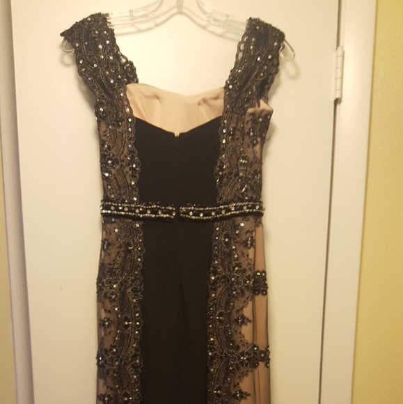 Black and tan gown size 6 - Picture 4 of 8